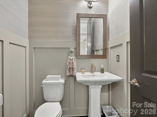 804 Sardis Lane, Charlotte, NC 28270