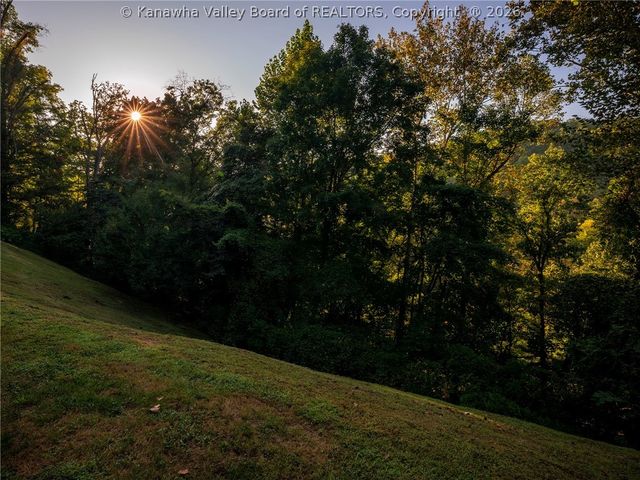 20 Michelle Lane, South Charleston, WV 25309