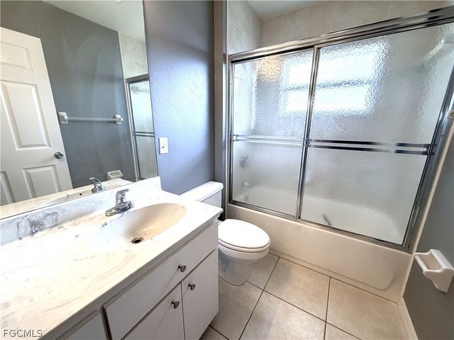 1127 Diplomat PKWY E, Cape Coral, FL 33909