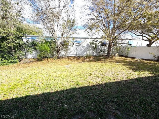 1127 Diplomat PKWY E, Cape Coral, FL 33909