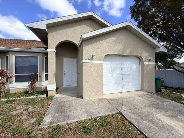 1127 Diplomat PKWY E, Cape Coral, FL 33909