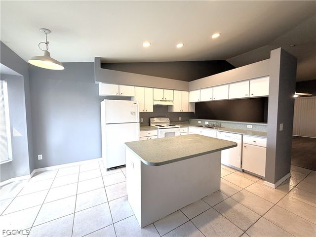 1127 Diplomat PKWY E, Cape Coral, FL 33909