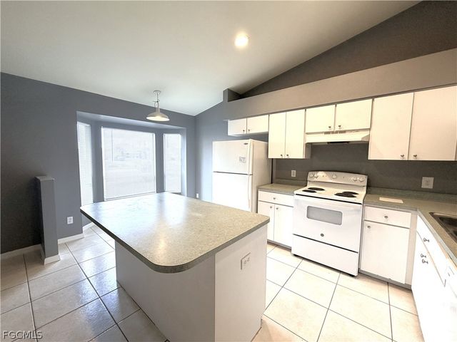 1127 Diplomat PKWY E, Cape Coral, FL 33909