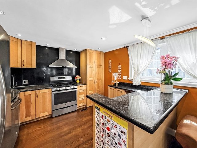 32 Fenley St, Revere, MA 02151