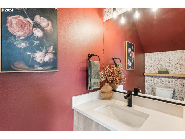 5080 Se Woodstock Blvd, Portland, OR 97206