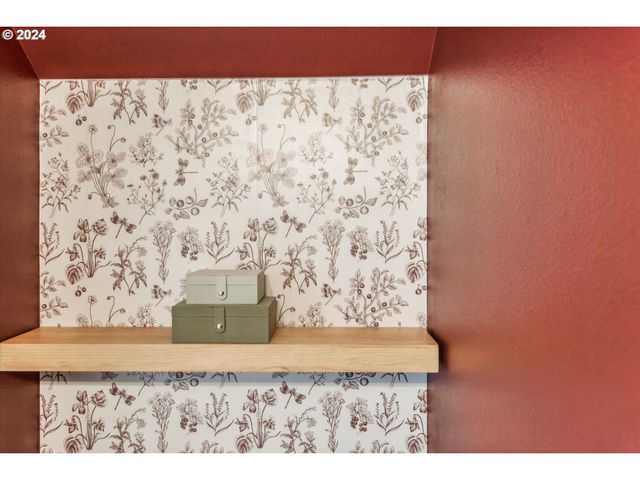 5080 Se Woodstock Blvd, Portland, OR 97206