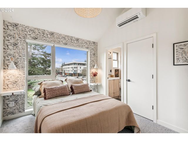 5080 Se Woodstock Blvd, Portland, OR 97206