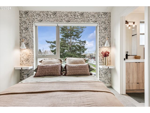 5080 Se Woodstock Blvd, Portland, OR 97206