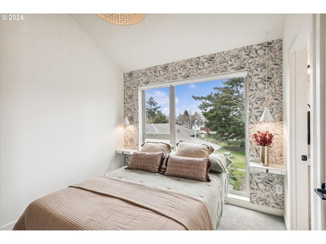 5080 Se Woodstock Blvd, Portland, OR 97206