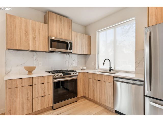 5080 Se Woodstock Blvd, Portland, OR 97206