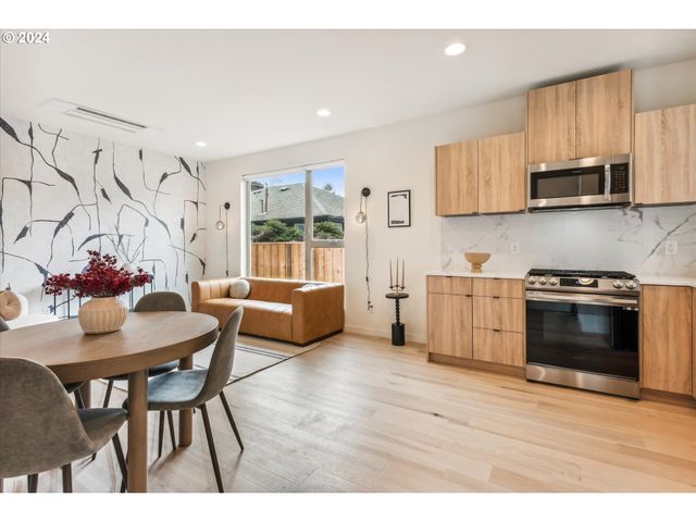 5080 Se Woodstock Blvd, Portland, OR 97206