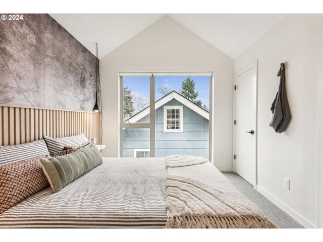 5080 Se Woodstock Blvd, Portland, OR 97206