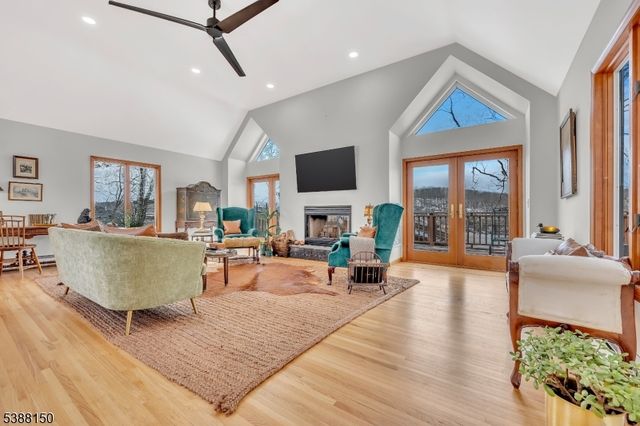 68 High Point Rd, Bloomingdale Boro, NJ 07403