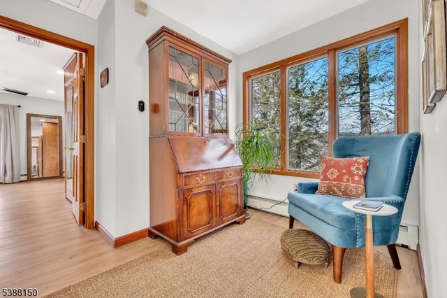 68 High Point Rd, Bloomingdale Boro, NJ 07403