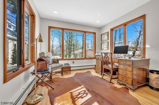 68 High Point Rd, Bloomingdale Boro, NJ 07403