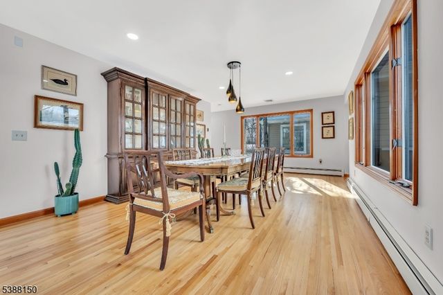 68 High Point Rd, Bloomingdale Boro, NJ 07403