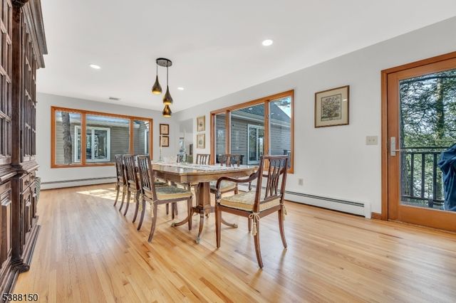 68 High Point Rd, Bloomingdale Boro, NJ 07403