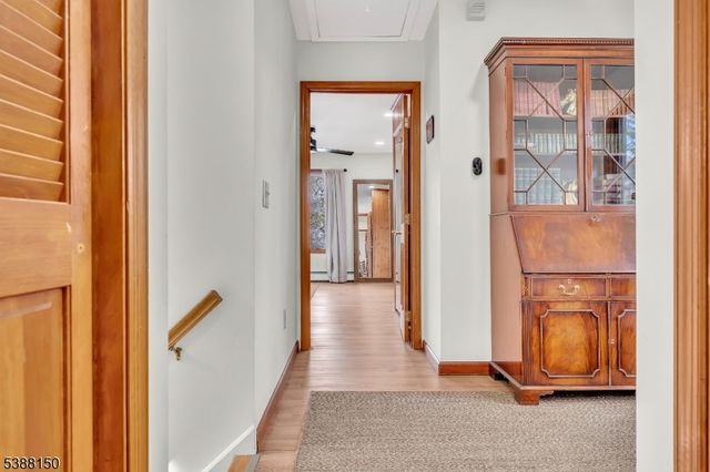 68 High Point Rd, Bloomingdale Boro, NJ 07403