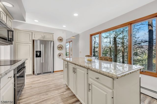 68 High Point Rd, Bloomingdale Boro, NJ 07403