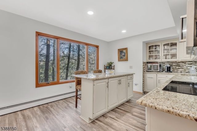 68 High Point Rd, Bloomingdale Boro, NJ 07403