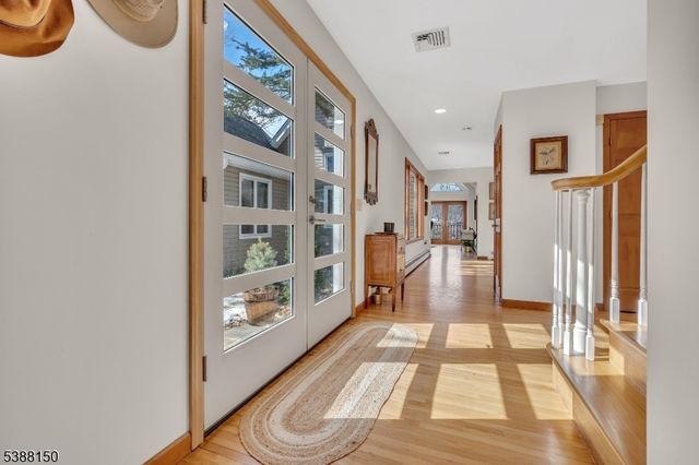 68 High Point Rd, Bloomingdale Boro, NJ 07403