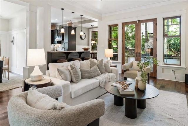 105 Weatherford Place, Roswell, GA 30075