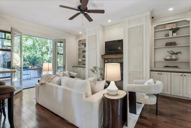 105 Weatherford Place, Roswell, GA 30075