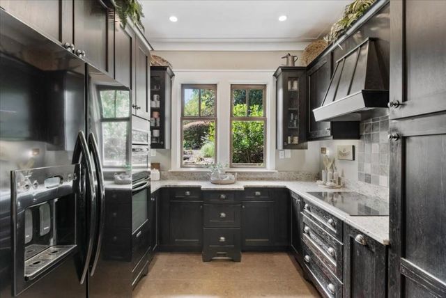 105 Weatherford Place, Roswell, GA 30075