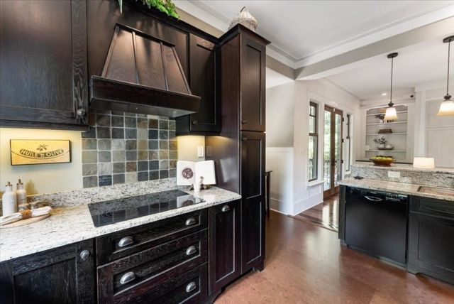 105 Weatherford Place, Roswell, GA 30075