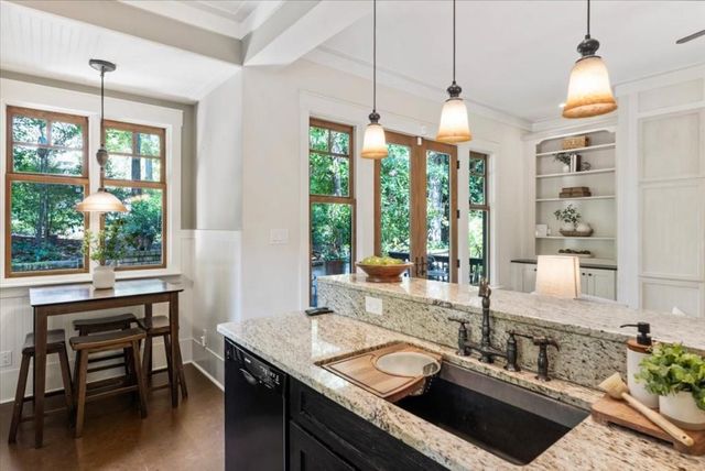 105 Weatherford Place, Roswell, GA 30075