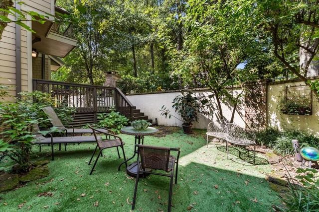 105 Weatherford Place, Roswell, GA 30075