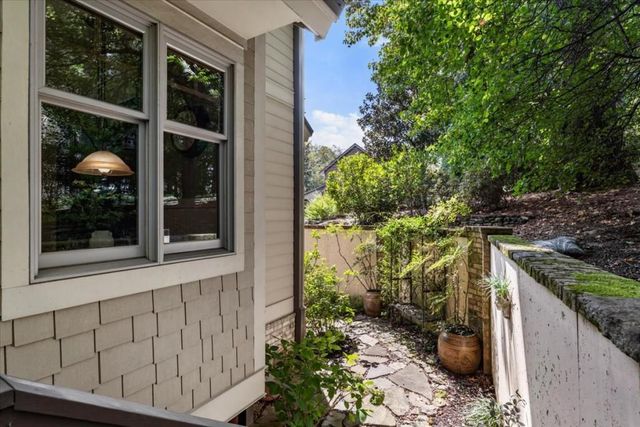 105 Weatherford Place, Roswell, GA 30075