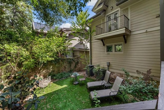 105 Weatherford Place, Roswell, GA 30075