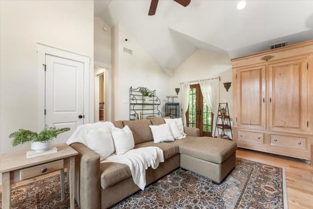 105 Weatherford Place, Roswell, GA 30075