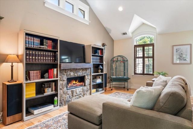 105 Weatherford Place, Roswell, GA 30075