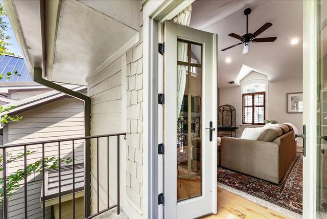 105 Weatherford Place, Roswell, GA 30075