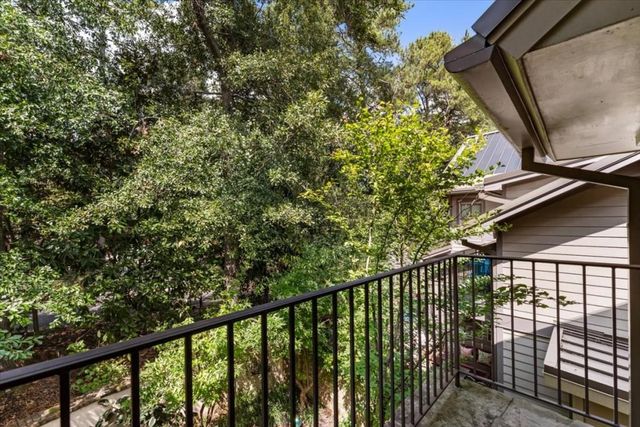 105 Weatherford Place, Roswell, GA 30075