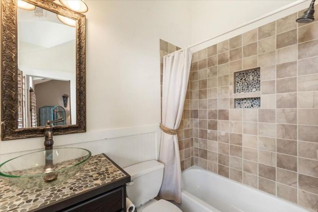105 Weatherford Place, Roswell, GA 30075