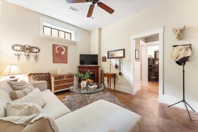 105 Weatherford Place, Roswell, GA 30075