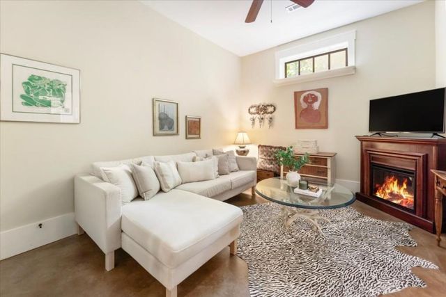 105 Weatherford Place, Roswell, GA 30075