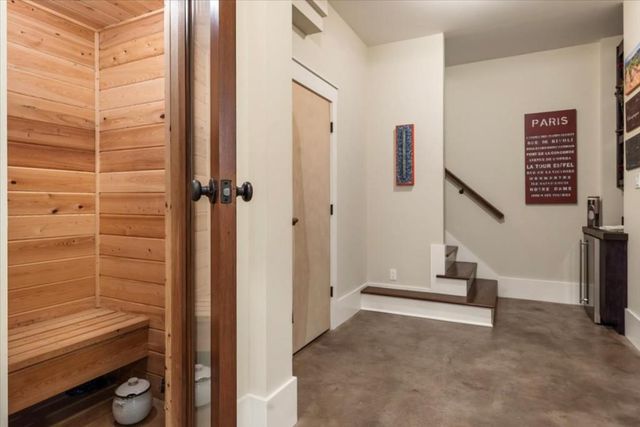105 Weatherford Place, Roswell, GA 30075