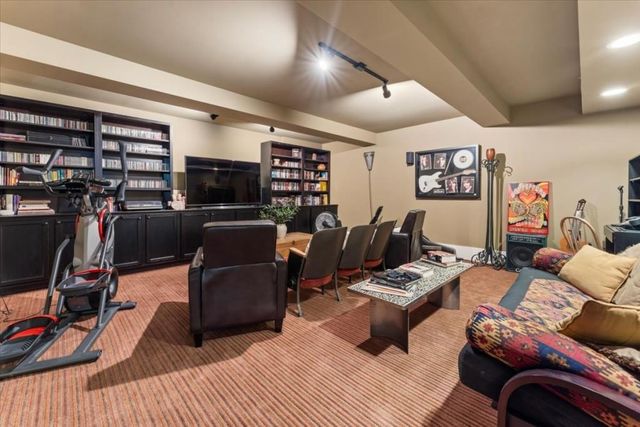 105 Weatherford Place, Roswell, GA 30075