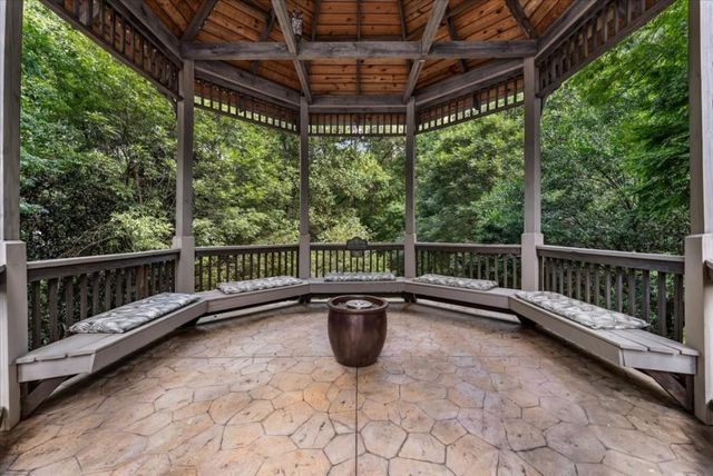105 Weatherford Place, Roswell, GA 30075