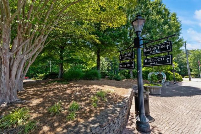 105 Weatherford Place, Roswell, GA 30075