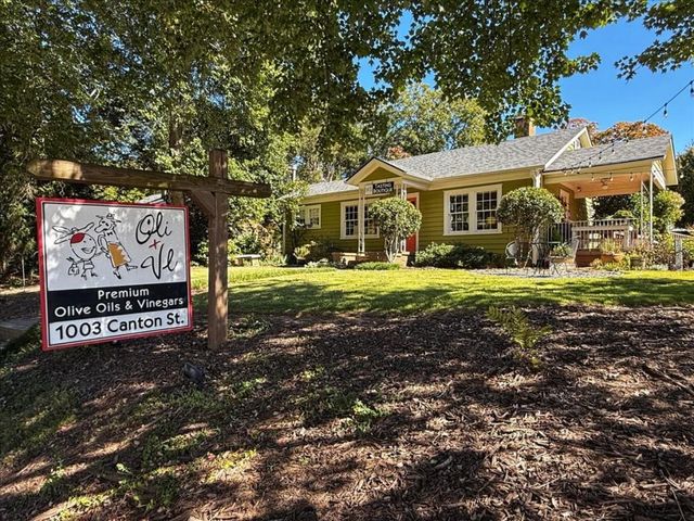 105 Weatherford Place, Roswell, GA 30075