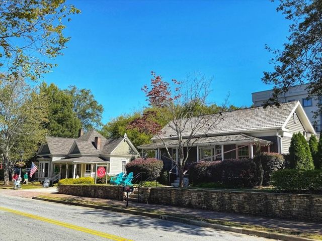 105 Weatherford Place, Roswell, GA 30075