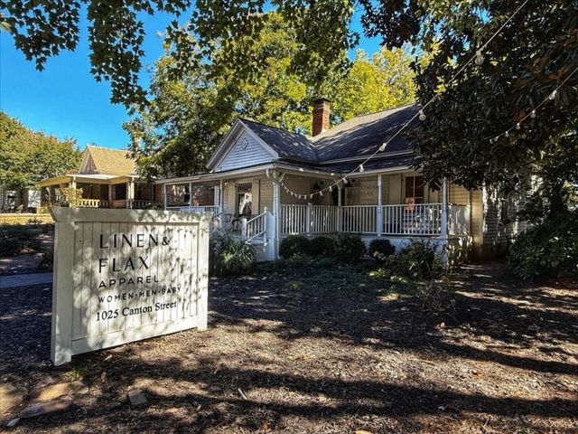 105 Weatherford Place, Roswell, GA 30075