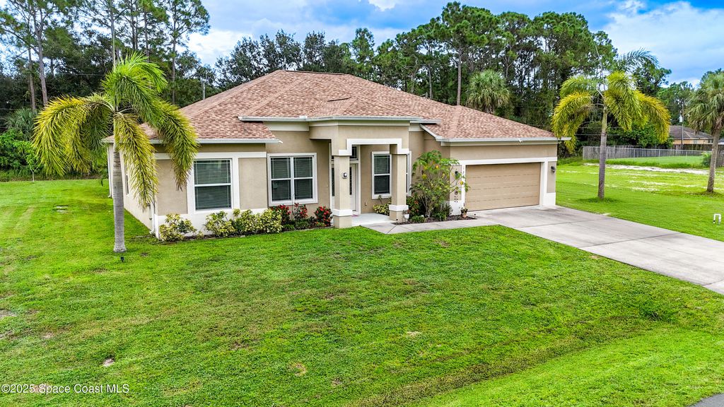 185 Dandridge Avenue NW, Palm Bay, FL 32907