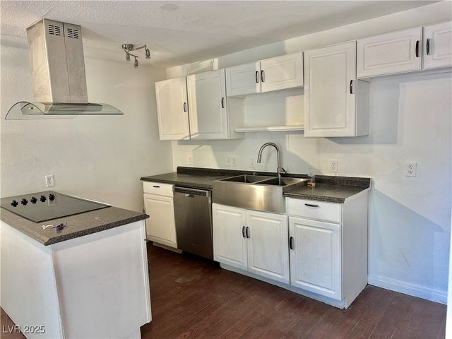 3712 Royal Crest Street 14, Las Vegas, NV 89119