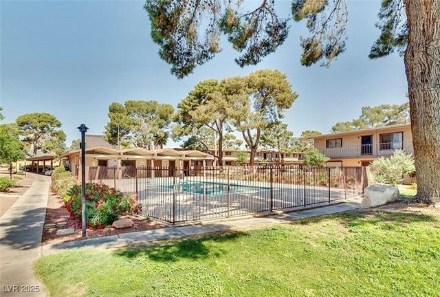 3712 Royal Crest Street 14, Las Vegas, NV 89119